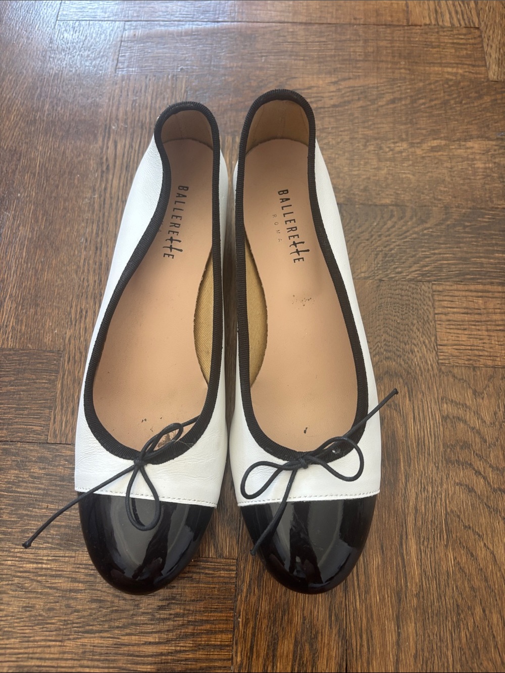Two-Tone White and Black Leather Ballet shoes slight heel